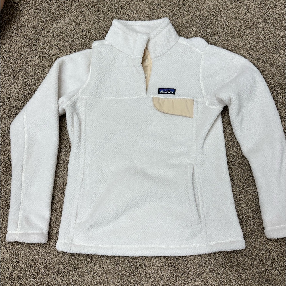 Patagonia women’s fuzzy sweatshirt